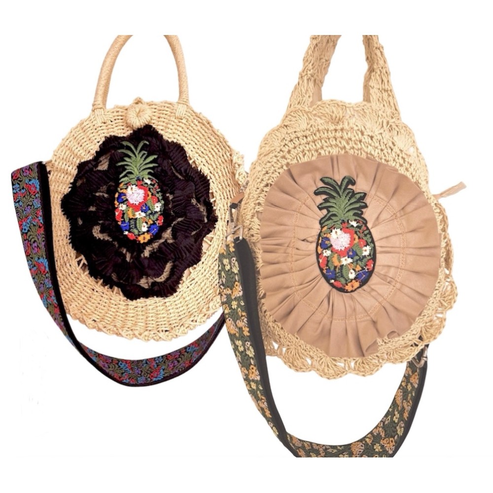 ΤΣΑΝΤΑ ΕΚΡΟΥ ΨΑΘΙΝΗ,ΣΕ ΣΤΡΟΓΓΥΛΟ ΣΧΗΜΑ ΜΕ ΚΕΝΤΗΜΑ ΑΝΑΝΑ  “ALEX KATSAITI X STYLISHIOUS"