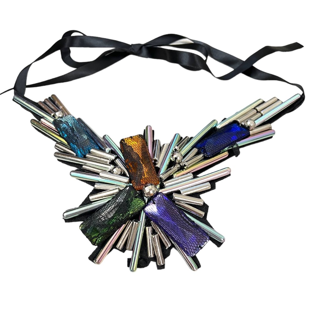 ΚOΛΙΕ ΜΕ ΜΕΤΑΛΛΙΖΕ ΣΤΟΙΧΕΙΑ ΚΑΙ ΜΕΓΑΛΕΣ ΠΕΤΡΕΣ ΣΕ ΔΙΑΦΟΡΑ ΧΡΩΜΑΤΑ 'STYLISHIOUS COLLECTION"