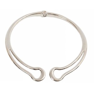 ΚΟΛΛΙΕ ΑΣΗΜΙ, ΜΕΤΑΛΛΙΚΟ, ΓΕΩΜΕΤΡΙΚΟ ΜΕ ΣΤΡΟΓΓΥΛΕΜΕΝΟ ΣΧΗΜΑ "STYLISHIOUS COLLECTION"