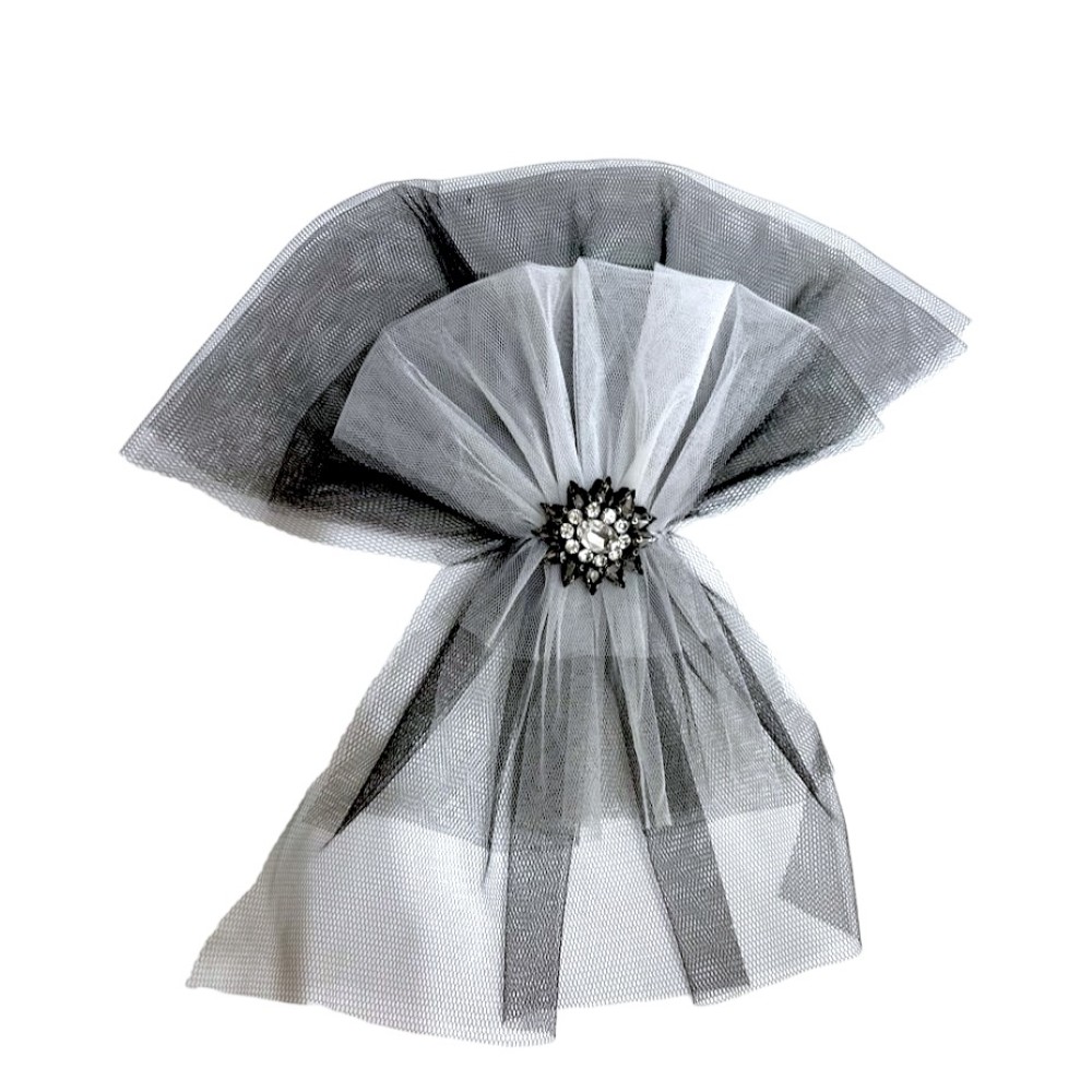 ΚΑΡΦΙΤΣΑ-ΜΠΟΥΤΟΝΙΕΡΑ ΤΟΥΛΙΝΗ ΧΕΙΡΟΠΟΙΗΤΗ ΣΕ ΑΣΠΡΟ/ΜΑΥΡΟ ΜΕ ΚΡΥΣΤΑΛΛΑ “ALEX KATSAITI x STYLISHIOUS”