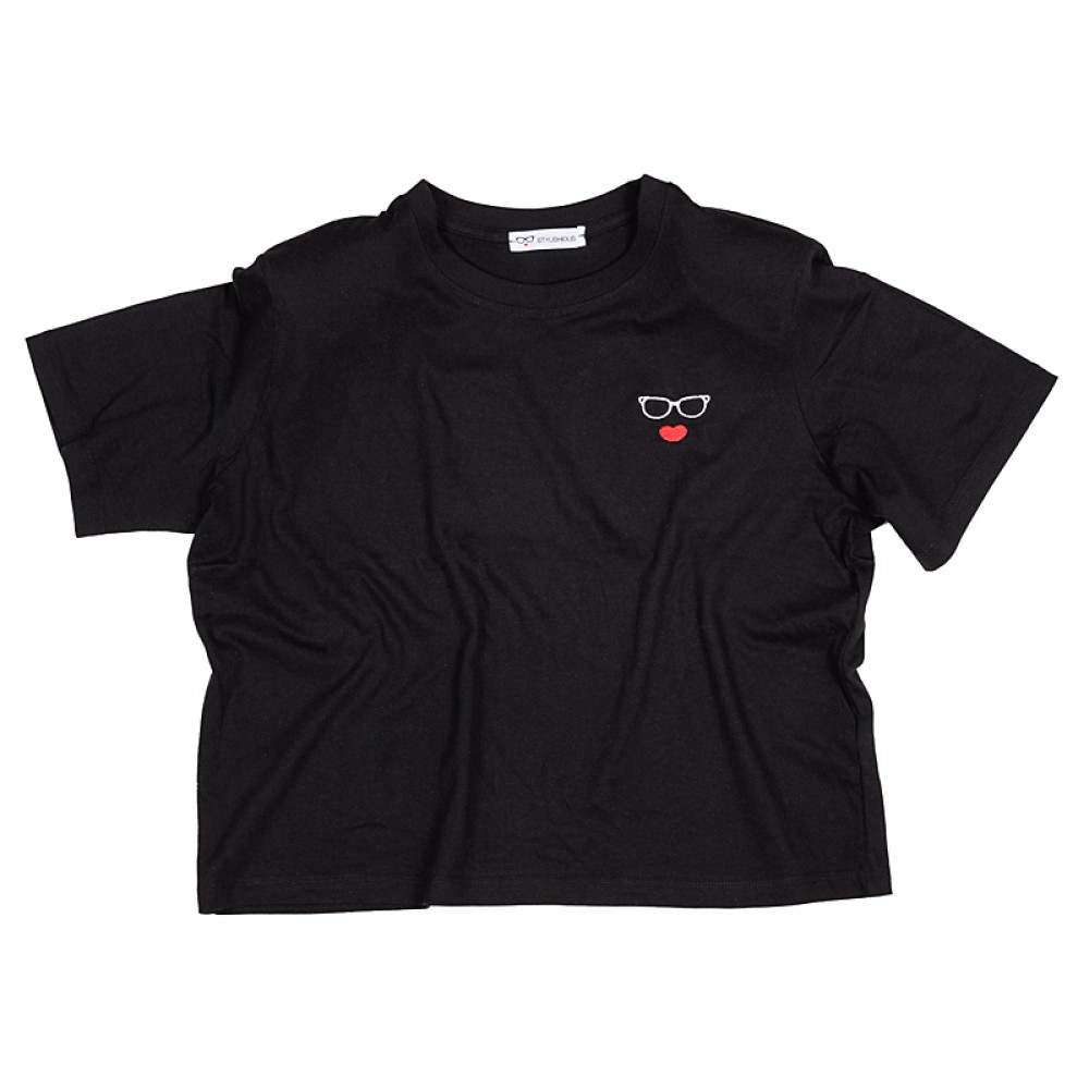 T-SHIRT OVERSIZED ΣΕ ΜΑΥΡΟ ΚΑΙ ΛΕΥΚΟ ΜΕ ΑΠΟΣΠΩΜΕΝΟ TOΠ ΑΠΟ ΑΛΥΣΙΔΑ ΜΕ ΣΤΡΑΣ "ALEX KATSAITI X STYLISHIOUS"