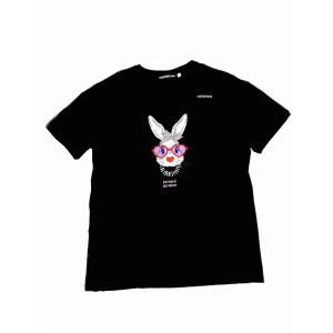 T-SHIRT ΛΕΥΚΟ Ή ΜΑΥΡΟ ΜΕ FUNNY BUNNY ΣΤΑΜΠΑ, ΜΑΚΡΥ & OVERSIZED "ALEX KATSAITI X STYLISHIOUS"