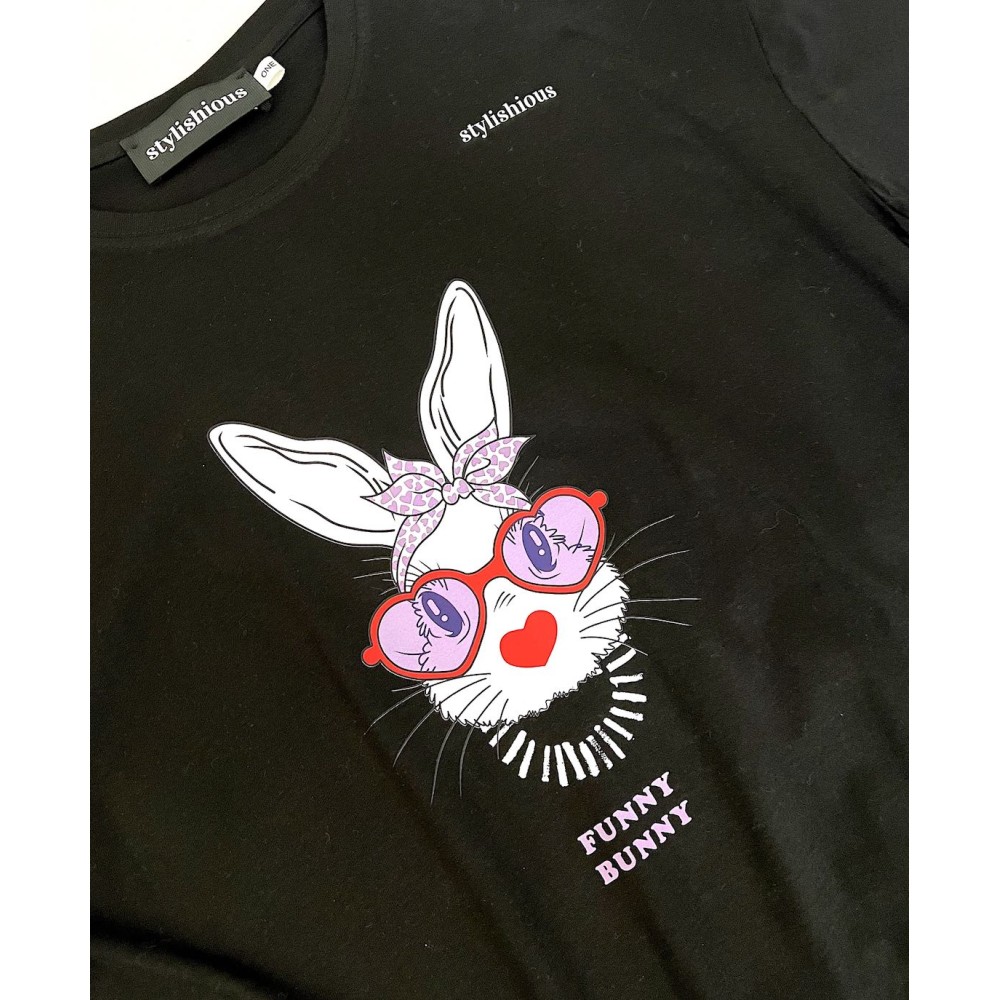 T-SHIRT ΛΕΥΚΟ Ή ΜΑΥΡΟ ΜΕ FUNNY BUNNY ΣΤΑΜΠΑ, KONTO & OVERSIZED "ALEX KATSAITI X STYLISHIOUS"