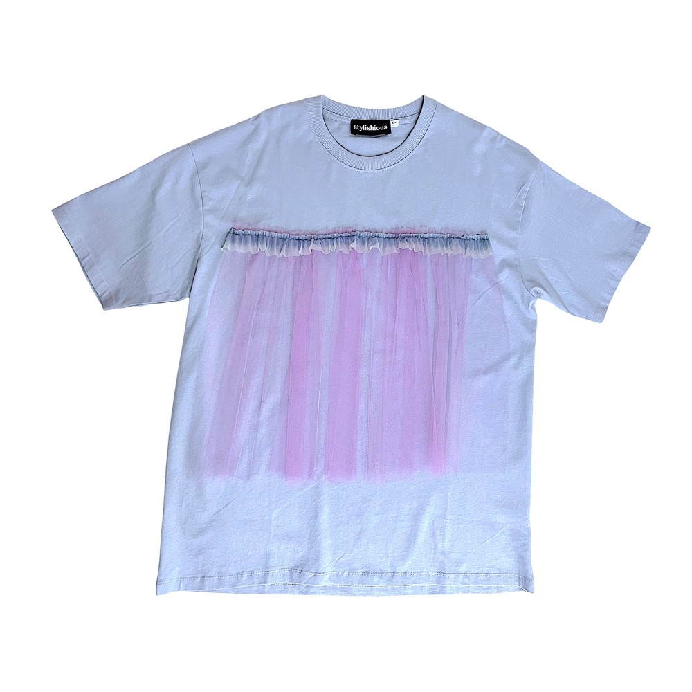 ΜΠΛΟΥΖΑ ΣΕ ΓΑΛΑΖΙΑ ΑΠΟΧΡΩΣΗ, OVERSIZED ΜΕ ΔΙΑΚΟΣΜΗΤΙΚΟ ΛΙΛΑ ΤΟΥΛΙ ΕΜΠΡΟΣ  "ALEX KATSAITI X STYLISHIOUS”.