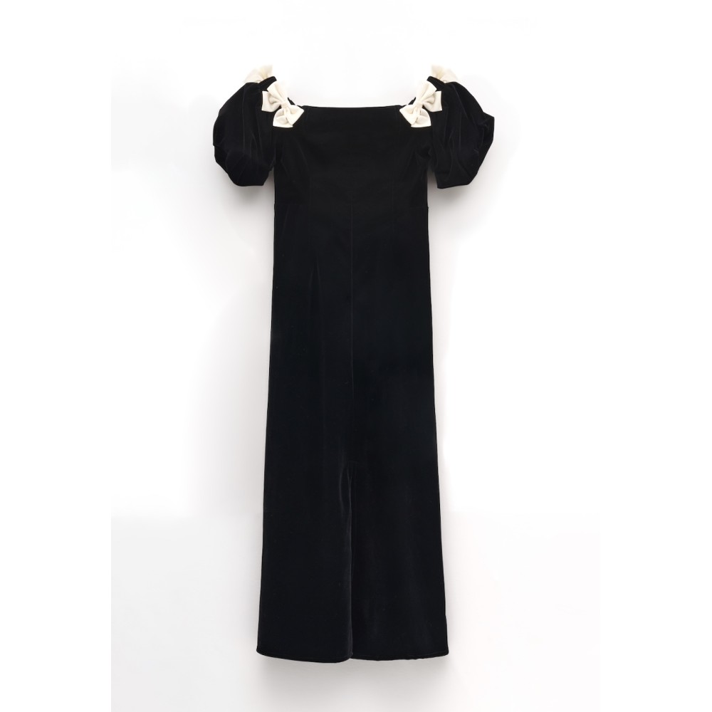 ΦΟΡΕΜΑ ΜΑΥΡΟ ΒΕΛΟΥΔΙΝΟ, ΕΒΑΖΕ ΜΕ ΚΟΝΤΟ ΦΟΥΣΚΩΤΟ ΜΑΝΙΚΙ ΚΑΙ ΙΒΟΥΑΡ ΦΙΟΓΚΟΥΣ "STYLISHIOUS COLLECTION"