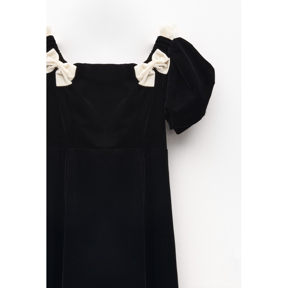 ΦΟΡΕΜΑ ΜΑΥΡΟ ΒΕΛΟΥΔΙΝΟ, ΕΒΑΖΕ ΜΕ ΚΟΝΤΟ ΦΟΥΣΚΩΤΟ ΜΑΝΙΚΙ ΚΑΙ ΙΒΟΥΑΡ ΦΙΟΓΚΟΥΣ "STYLISHIOUS COLLECTION"