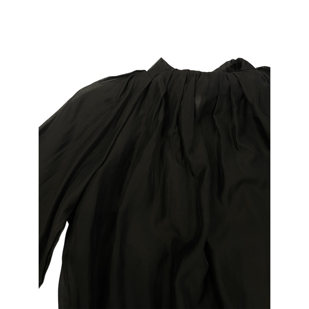 ΜΠΛΟΥΖΑ ΜΑΥΡΗ, ΗΜΙΔΙΑΦΑΝΗ ΜΕ ΠΙΕΤΕΣ ΣΤΟΝ ΛΑΙΜΟ ΚΑΙ ΣΤΑ ΜΑΝΙΚΙΑ "STYLISHIOUS COLLECTION"