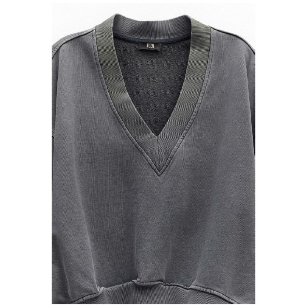 ΜΠΛΟΥΖΑ - ΦΟΥΤΕΡ, OVERSIZED ΣΕ ΠΕΤΡΟΠΛΥΜΕΝΟ ΣΚΟΥΡΟ ΓΚΡΙ ΜΕ ΛΑΙΜΟΚΟΨΗ " V "  "STYLISHIOUS COLLECTION"