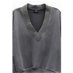 ΜΠΛΟΥΖΑ - ΦΟΥΤΕΡ, OVERSIZED ΣΕ ΠΕΤΡΟΠΛΥΜΕΝΟ ΣΚΟΥΡΟ ΓΚΡΙ ΜΕ ΛΑΙΜΟΚΟΨΗ " V "  "STYLISHIOUS COLLECTION"