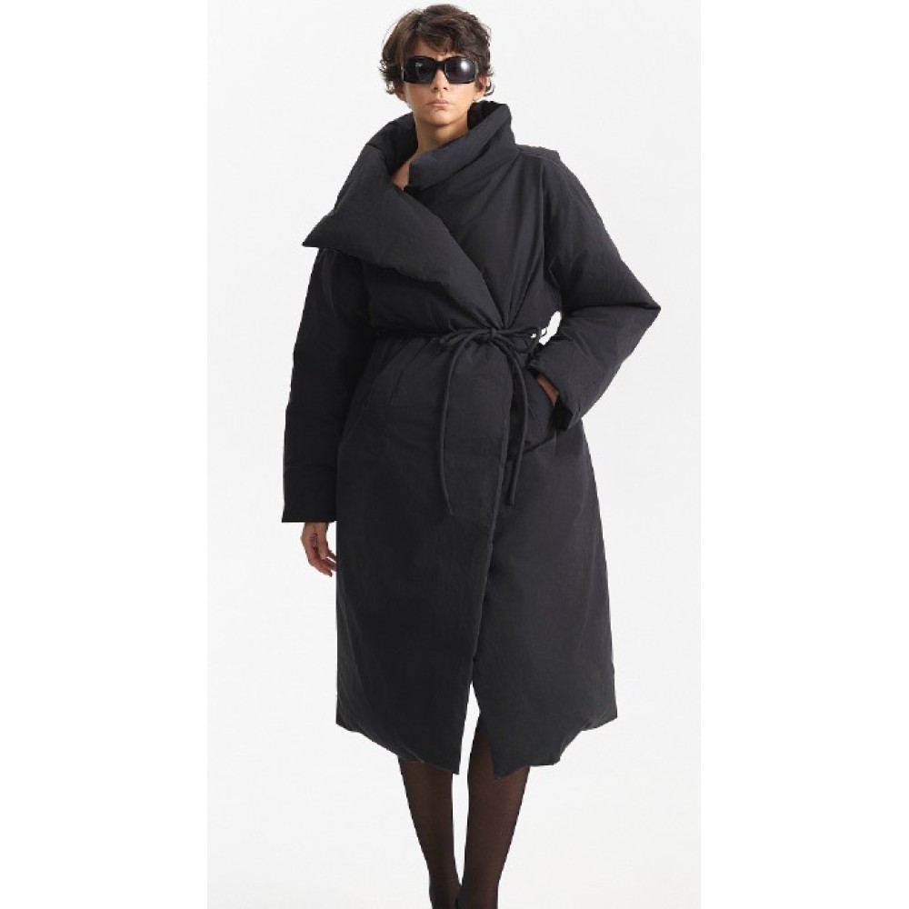 ΠΑΛΤΟ ΜΑΥΡΟ, ΚΑΠΙΤΟΝΕ, ΦΟΥΣΚΩΤΟ ΚΑΙ ΜΑΚΡΥ ΣΕ ΣΤΥΛ ΜΠΟΥΦΑΝ, OVERSIZED ΜΕ ΨΗΛΟ ΛΑΙΜΟ & ΖΩΝΗ " STYLISHIOUS COLLECTION "