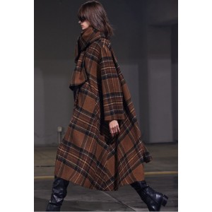 ΠΑΛΤΟ KΑΡPΩ ΣΕ ΓΗΙΝΕΣ ΑΠΟΧΡΩΣΕΙΣ ΜΕ ΕΝΣΩΜΑΤΩΜΕΝΟ ΚΑΣΚΩΛ,ΦΑΡΔΥ ΣΕ ΣΤΥΛ ΚΑΠΑ, OVERSIZED, ΜΕ ΖΩΝΗ  "STYLISHIOUS COLLECTION"