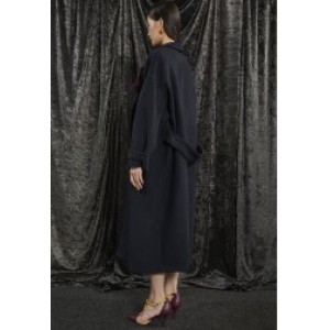 ΠΑΛΤΟ ΣΕ ΣΚΟΥΡΟ ΜΠΛΕ, OVERSIZED & ΣΤΑΥΡΩΤΟ ΜΕ ΜΠΟΡΝΤΩ ΜΠΟΥΤΟΝΙΕΡΑ & ΤΣΕΠΕΣ "STYLISHIOUS COLLECTION"