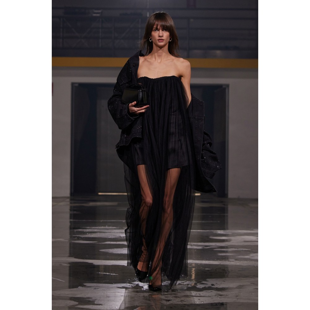 ΦΟΡΕΜΑ ΜΙΝΙ ΜΑΥΡΟ ΣΑΤΕΝ, STRAPLESS ΜΕ ΕΞΩΤΕΡΙΚΗ ΕΠΕΝΔΥΣΗ ΑΠΟ ΜΑΚΡΥ ΜΑΥΡΟ ΤΟΥΛΙ  " STYLISHIOUS COLLECTION "