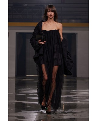 ΦΟΡΕΜΑ ΜΙΝΙ ΜΑΥΡΟ ΣΑΤΕΝ, STRAPLESS ΜΕ ΕΞΩΤΕΡΙΚΗ ΕΠΕΝΔΥΣΗ ΑΠΟ ΜΑΚΡΥ ΜΑΥΡΟ ΤΟΥΛΙ  " STYLISHIOUS COLLECTION "