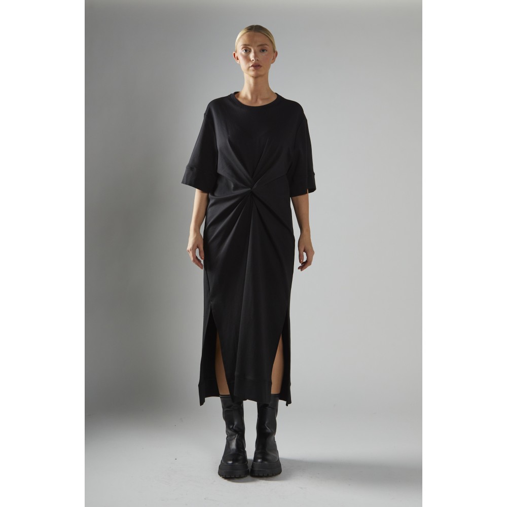 ΦΟΡΕΜΑ ΜΑΥΡΟ, OVERSIZED & ΜΑΚΡΥ ΣΕ ΣΤΥΛ ΜΠΛΟΥΖΟΦΟΡΕΜΑ, ΝΤΡΑΠΕ ΕΜΠΡΟΣ ΜΕ ΑΝΟΙΓΜΑΤΑ ΣΤΟ ΠΛΑΙ "STYLISHIOUS COLLECTION" 