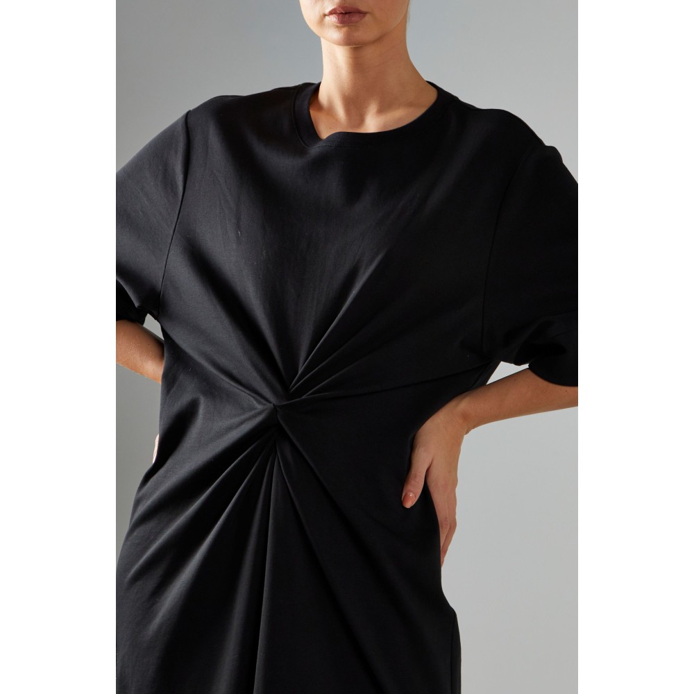 ΦΟΡΕΜΑ ΜΑΥΡΟ, OVERSIZED & ΜΑΚΡΥ ΣΕ ΣΤΥΛ ΜΠΛΟΥΖΟΦΟΡΕΜΑ, ΝΤΡΑΠΕ ΕΜΠΡΟΣ ΜΕ ΑΝΟΙΓΜΑΤΑ ΣΤΟ ΠΛΑΙ "STYLISHIOUS COLLECTION" 