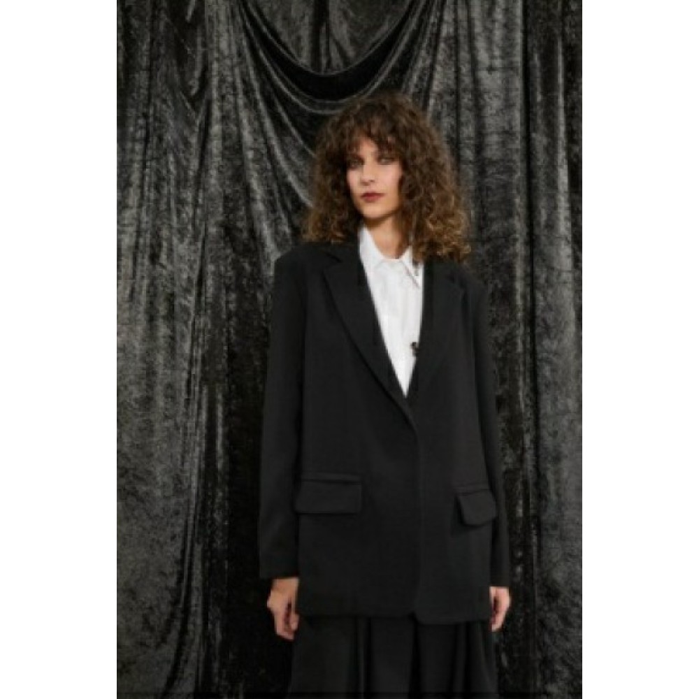 ΣΑΚΑΚΙ ΜΑΥΡΟ, OVERSIZED, ΜΟΝΟΠΕΤΟ ΜΕ ΑΝΟΙΧΤΗ ΠΛΑΤΗ ΚΑΙ ΛΕΥΚΑ ΕΞΩΡΑΦΑ  ”ALEX KATSAITI X STYLISHIOUS"