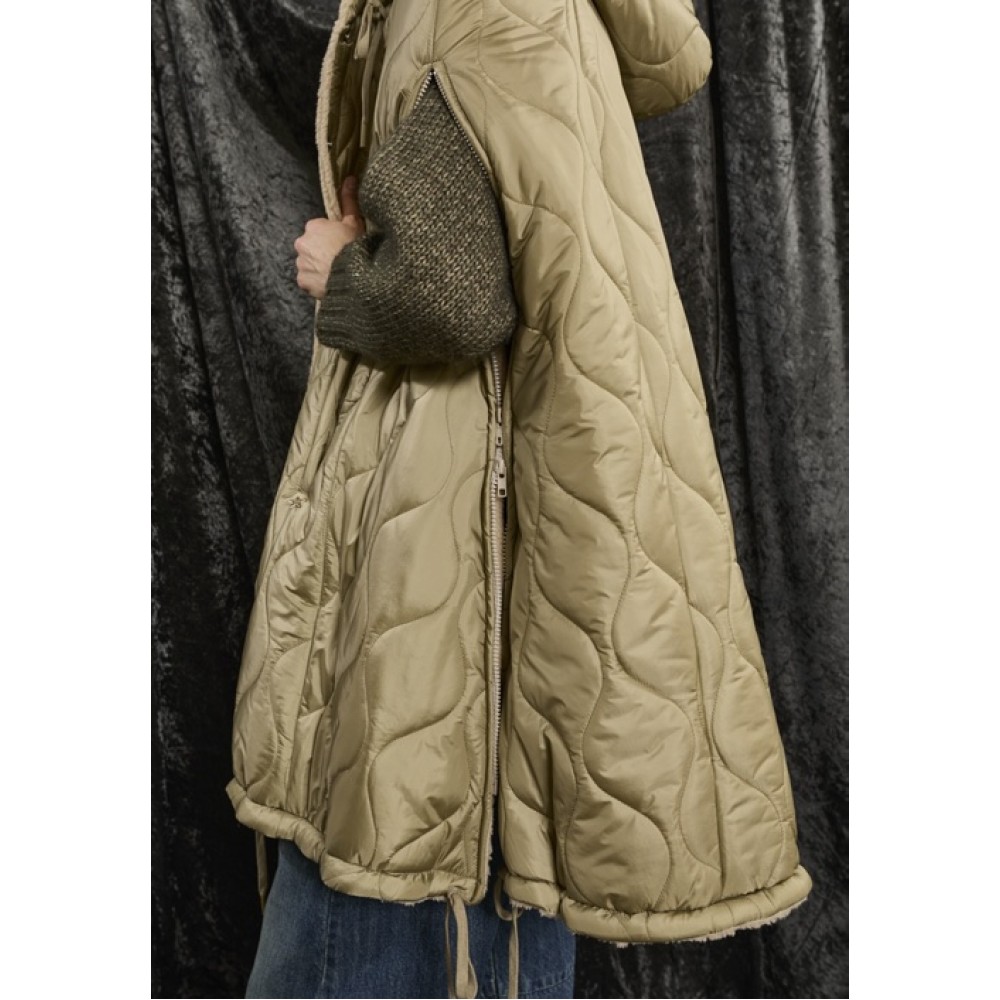 ΤΖΑΚΕΤ ΑΜΑΝΙΚΟ, ΚΑΠΙΤΟΝΕ ΜΕ ΚΟΥΚΟΥΛΑ, ΛΑΔΙ, ΕΛΑΦΡΥ, ΜΕ ΕΠΕΝΔΥΣΗ ΤΥΠΟΥ ΠΡΟΒΑΤΟ ΚΑΙ ΦΕΡΜΟΥΑΡ ΣΤΟ ΠΛΑΙ ΓΙΑ ΝΑ ΑΝΟΙΓΕΙ ΟΛΟΚΛΗΡΟ "STYLISHIOUS COLLECTION"