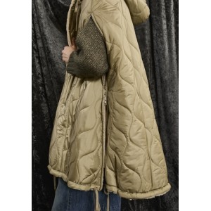 ΤΖΑΚΕΤ ΑΜΑΝΙΚΟ, ΚΑΠΙΤΟΝΕ ΜΕ ΚΟΥΚΟΥΛΑ, ΛΑΔΙ, ΕΛΑΦΡΥ, ΜΕ ΕΠΕΝΔΥΣΗ ΤΥΠΟΥ ΠΡΟΒΑΤΟ ΚΑΙ ΦΕΡΜΟΥΑΡ ΣΤΟ ΠΛΑΙ ΓΙΑ ΝΑ ΑΝΟΙΓΕΙ ΟΛΟΚΛΗΡΟ "STYLISHIOUS COLLECTION"