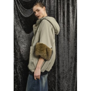 TZAKET - ΜΠΟΥΦΑΝ MAKPY, ΧΑΚΙ ΜΕ ΚΟΥΚΟΥΛΑ,ΚΑΠΙΤΟΝΕ ΕΠΕΝΔΥΣΗ ΚΑΙ ΜΑΝΙΚΙΑ 3/4 ΜΕ ΓΟΥΝΑ "STYLISHIOUS COLLECTION"