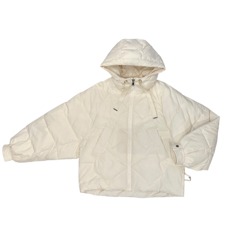 ΜΠΟΥΦΑΝ ΣΕ ΙΒΟΥΑΡ-ΚΡΕΜ ΑΠΟΧΡΩΣΗ, ΚΑΠΙΤΟΝΕ & OVERSIZED ΣΕ ΣΤΥΛ PUFFER ΜΕ ΚΟΥΚΟΥΛΑ & ΤΣΕΠΕΣ  " STYLISHIOUS COLLECTION "