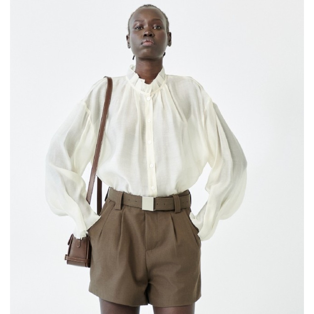 ΠΟΥΚΑΜΣΙΟ ΣΕ ΙΒΟΥΑΡ ΑΠΟΧΡΩΣΗ, ΗΜΙΔΙΑΦΑΝΟ ΜΕ ΨΗΛΟ ΛΑΙΜΟ ΚΑΙ ΠΙΕΤΕΣ ΣΤΟ ΜΑΝΙΚΙ "STYLISHIOUS COLLECTION"