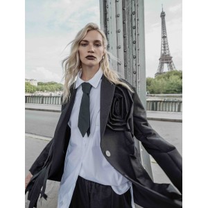 ΠΟΥΚΑΜΙΣΟ ΛΕΥΚΟ, OVERSIZED ΜΕ ΤΟΝΙΣΜΕΝΟΥΣ ΩΜΟΥΣ, ΜΑΥΡΗ ΓΡΑΒΑΤΑ ΚΑΙ ΤΣΕΠΗ "STYLISHIOUS COLLECTION"