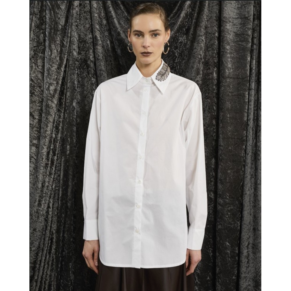 ΠΟΥΚΑΜΙΣΟ ΛΕΥΚΟ, OVERSIZED ΜΕ ΧΕΙΡΟΠΟΙΗΤΟ ΜΟΤΙΦ ΚΕΝΤΗΜΕΝΟ ΜΕ ΚΡΥΣΤΑΛΛΑ ΣΤΟΝ ΓΙΑΚΑ "STYLISHIOUS COLLECTION"