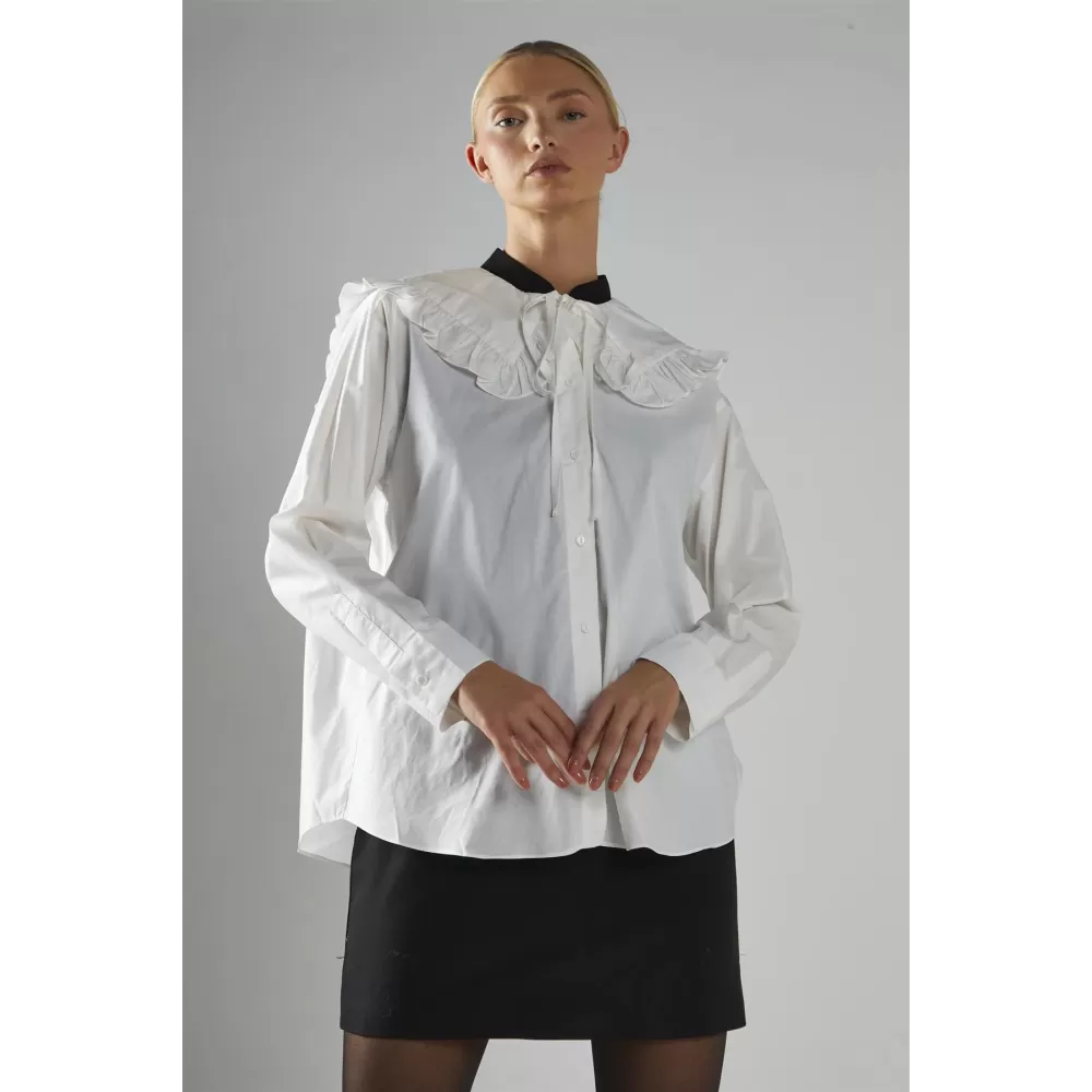 ΠΟΥΚΑΜΙΣΟ ΛΕΥΚΟ, OVERSIZED ΜΕ ΜΕΓΑΛΟ ΤΕΤΡΑΓΩΝΟ ΓΙΑΚΑ ΜΕ ΒΟΛΛΑΝ ΣΤΟ ΤΕΛΕΙΩΜΑ "STYLISHIOUS COLLECTION"