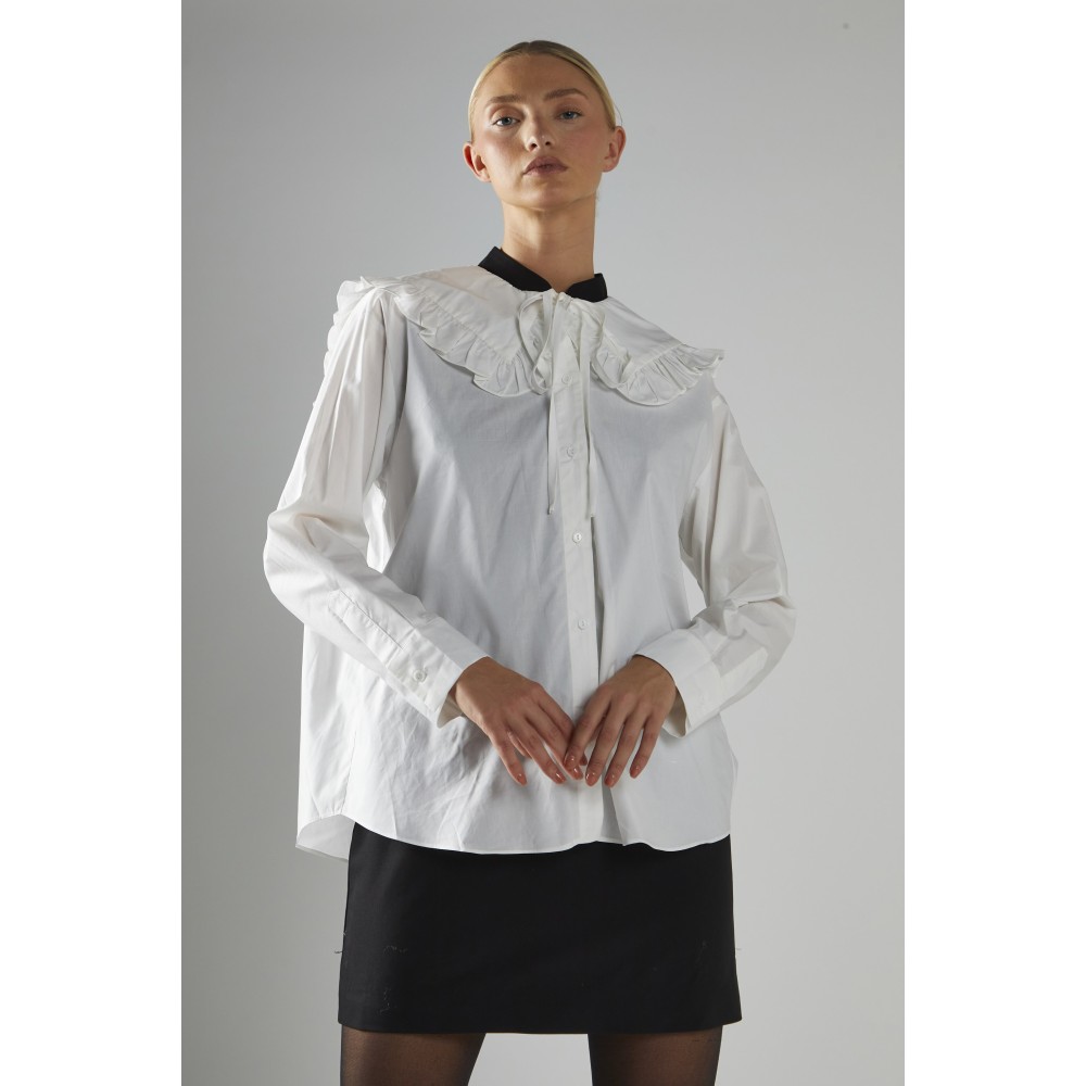 ΠΟΥΚΑΜΙΣΟ ΛΕΥΚΟ, OVERSIZED ΜΕ ΜΕΓΑΛΟ ΤΕΤΡΑΓΩΝΟ ΓΙΑΚΑ ΜΕ ΒΟΛΛΑΝ ΣΤΟ ΤΕΛΕΙΩΜΑ "STYLISHIOUS COLLECTION"