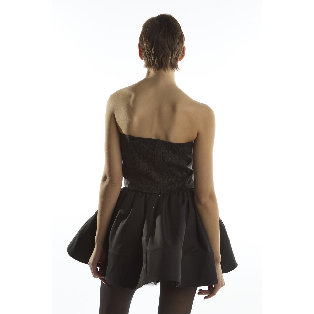 ΦΟΥΣΤΑ ΜΙΝΙ, ΜΑΥΡΗ,  ΑΠΟ ΣΤΑΘΕΡΟ ΣΑΤΕΝ ΥΦΑΣΜΑ ΜΕ ΕΝΣΩΜΑΤΩΜΕΝΟ ΦΟΥΡΩ "STYLISHIOUS COLLECTION""